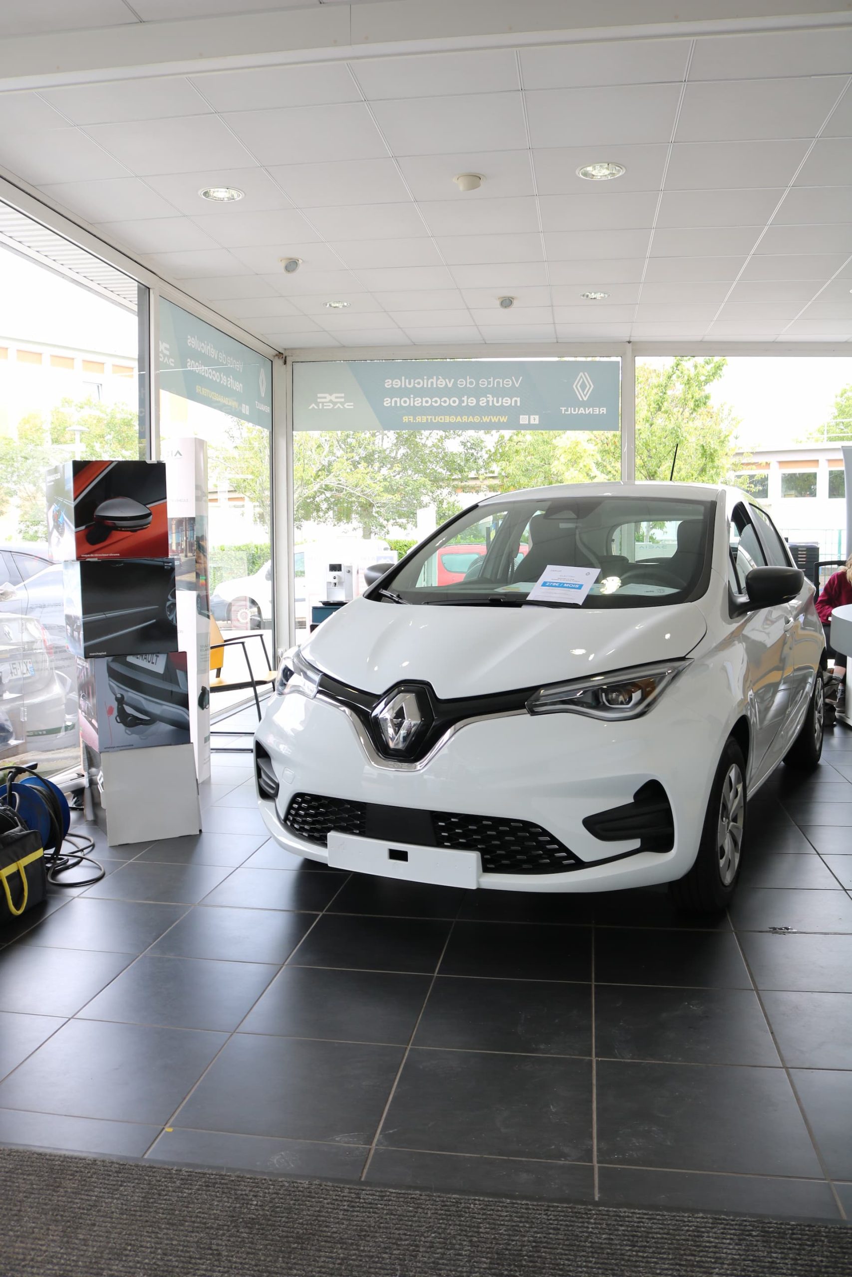 Voiture Renault blanche