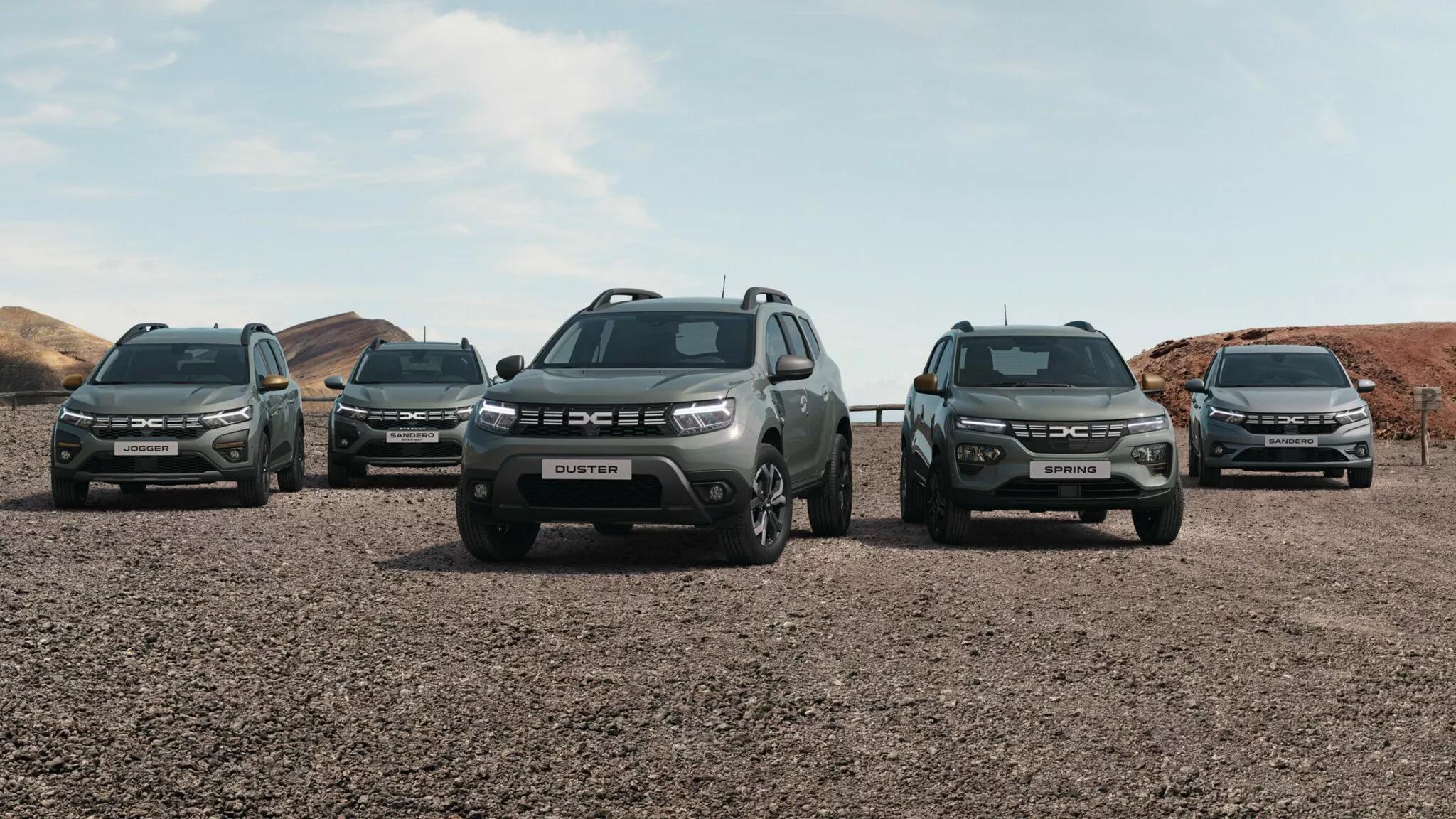 Cinq modèle de Dacia différentes avec le même coloris